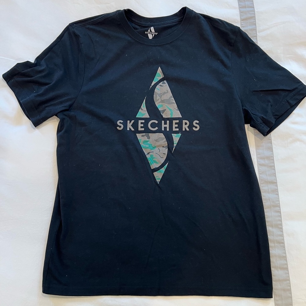 Men’s skechers T-shirt tee medium